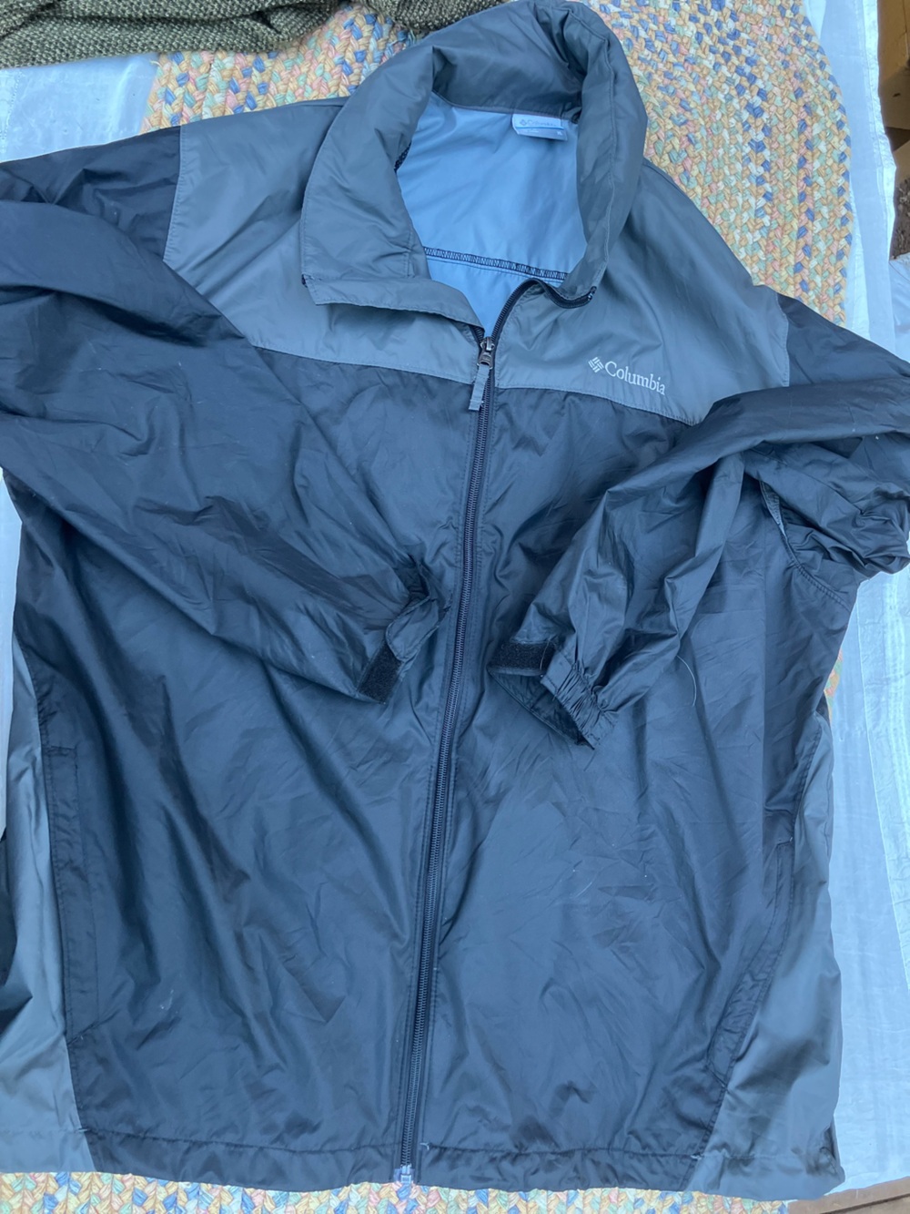 XL black windbreaker by Columbia